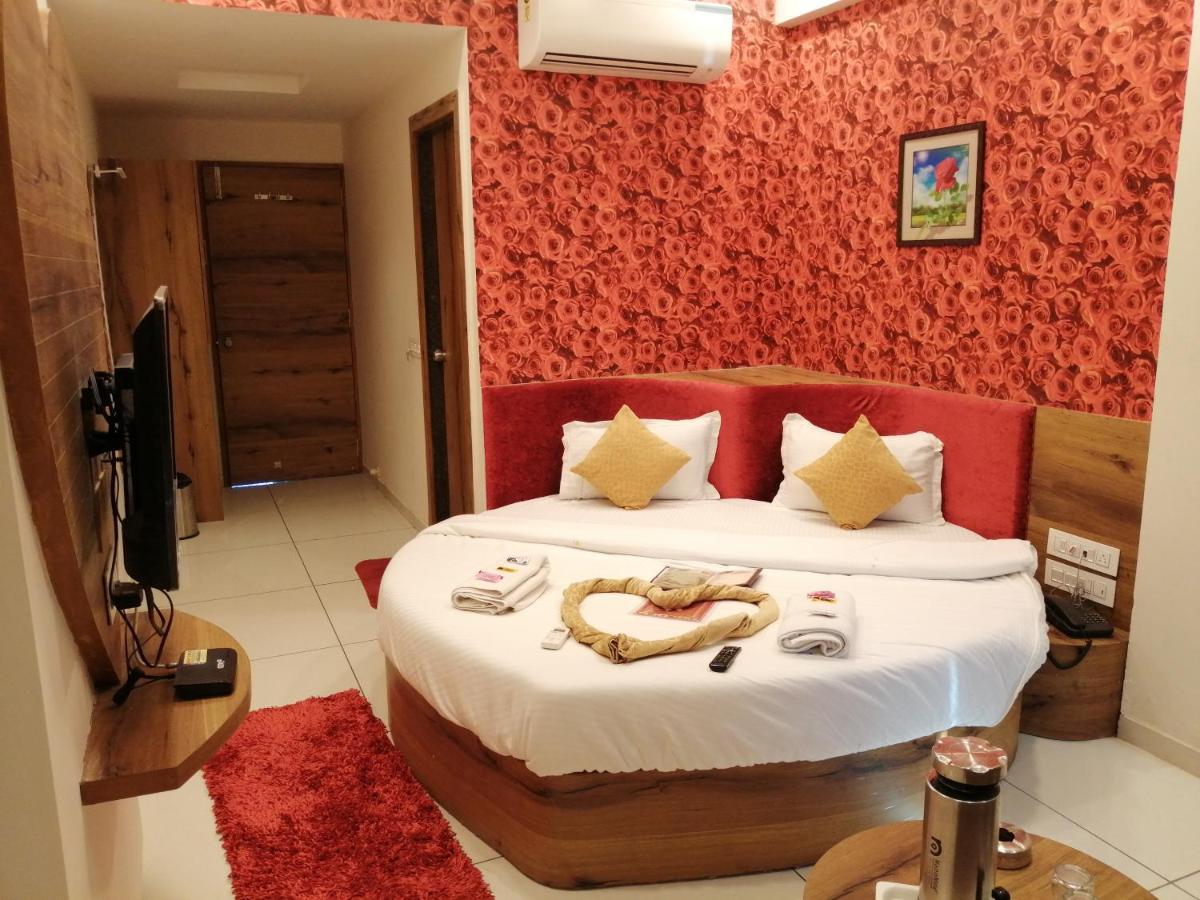 Hotel Golden City فَدودارا المظهر الخارجي الصورة