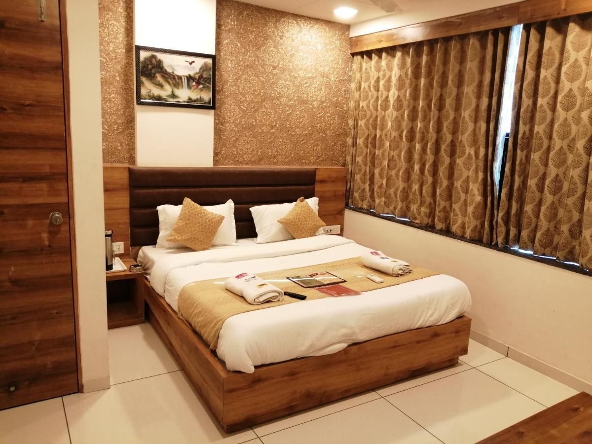 Hotel Golden City فَدودارا المظهر الخارجي الصورة
