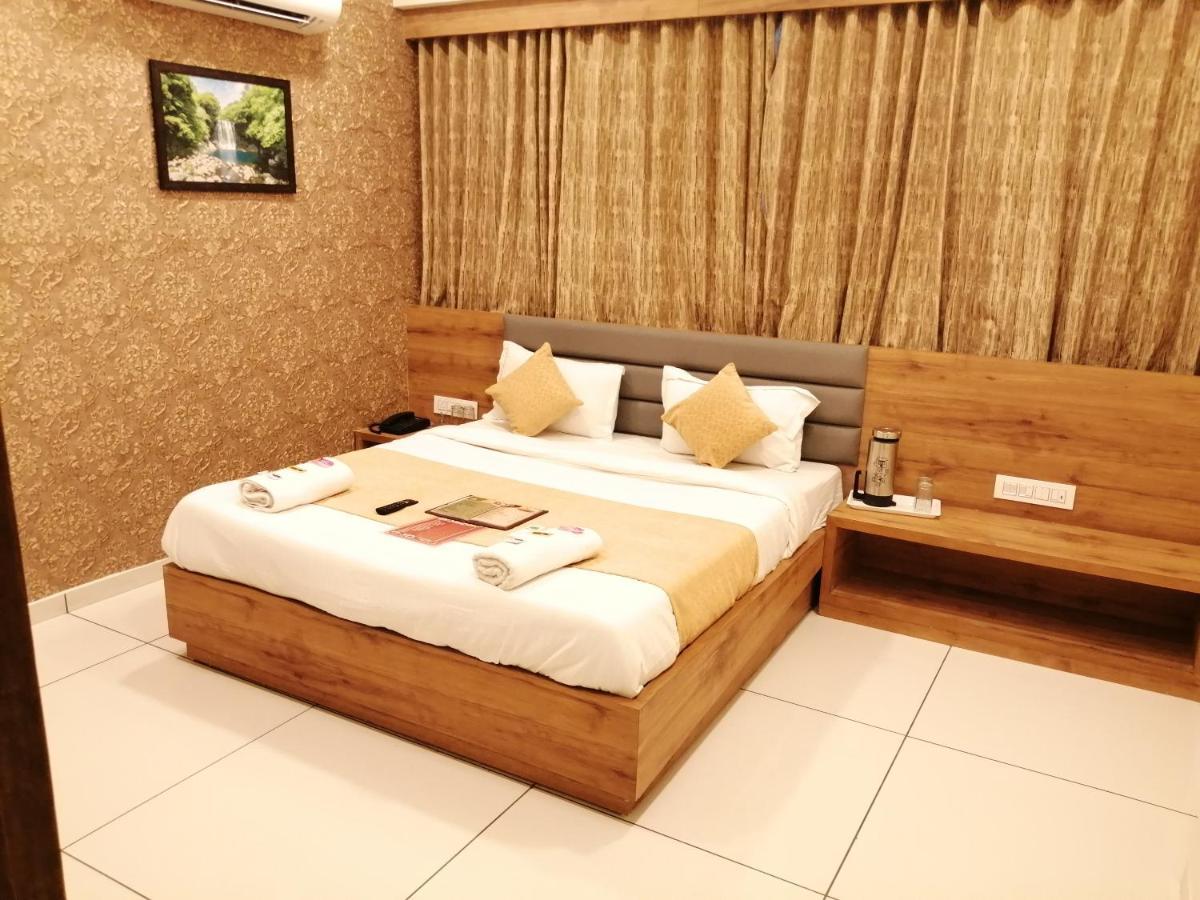 Hotel Golden City فَدودارا المظهر الخارجي الصورة